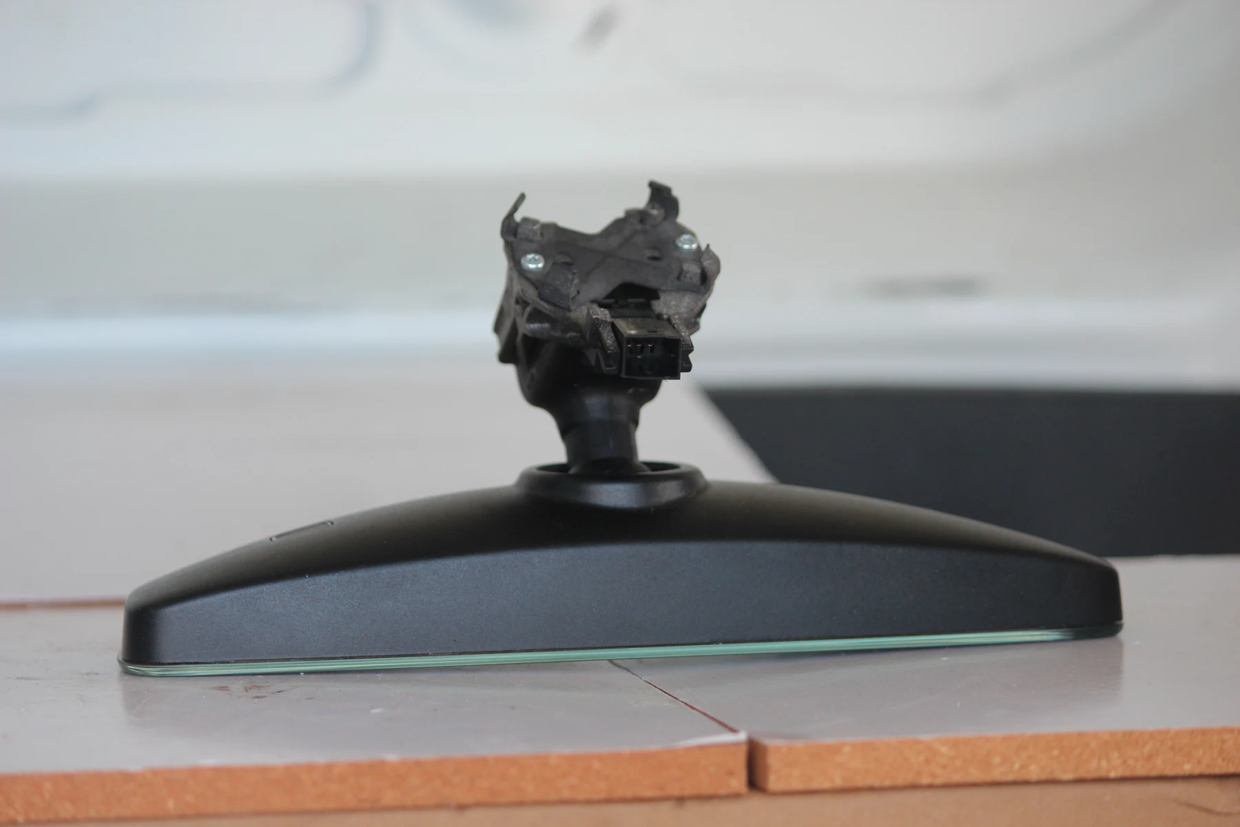 VW interior auto-dimming rear-view mirror