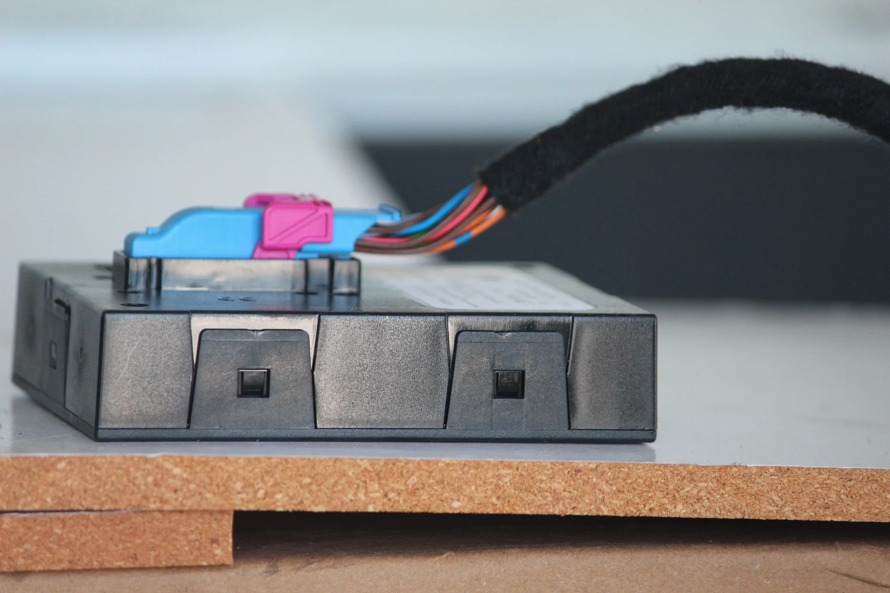 VW KESSY keyless-entry control module with cut loom