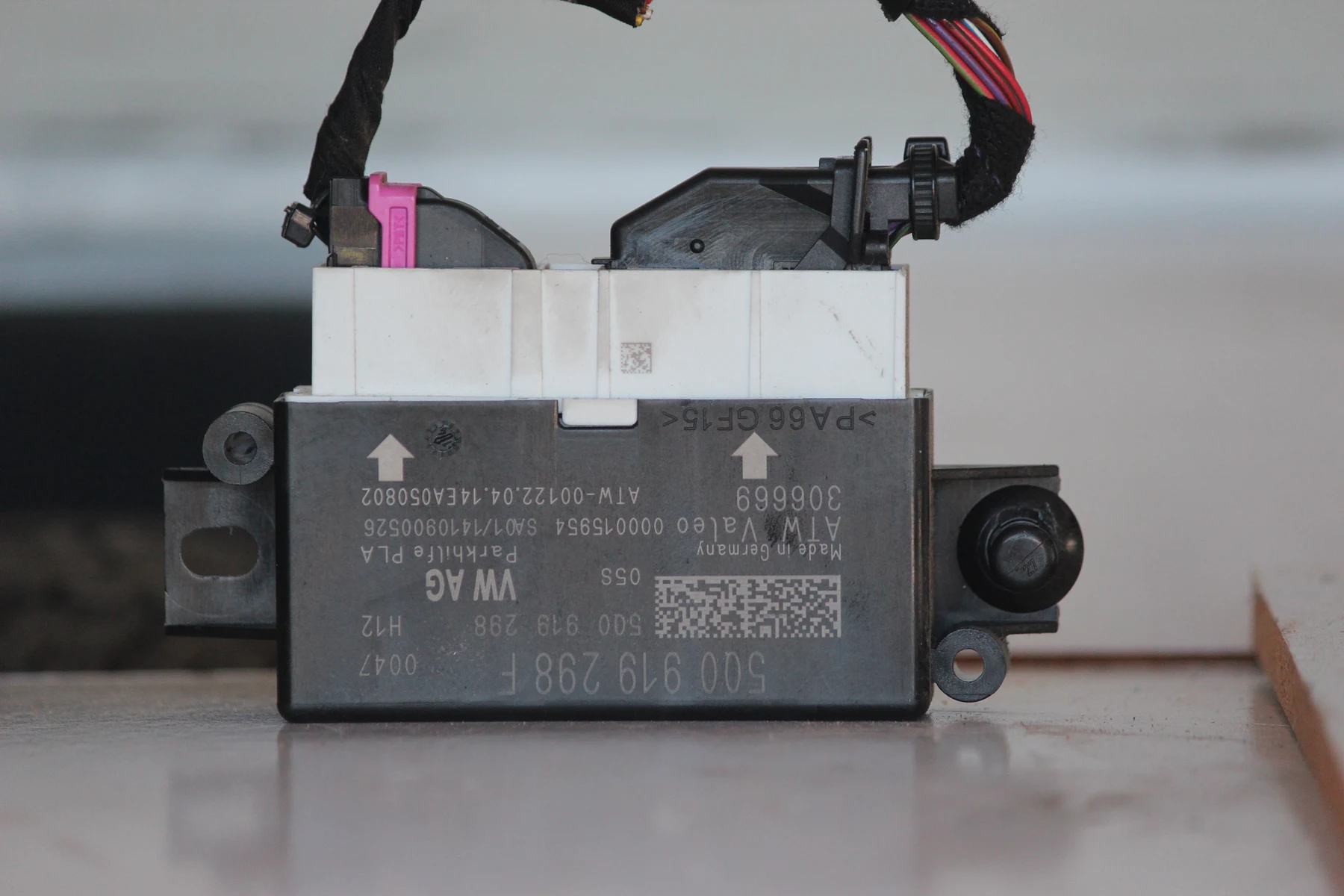 VW Park Assist PLA control module with cut loom