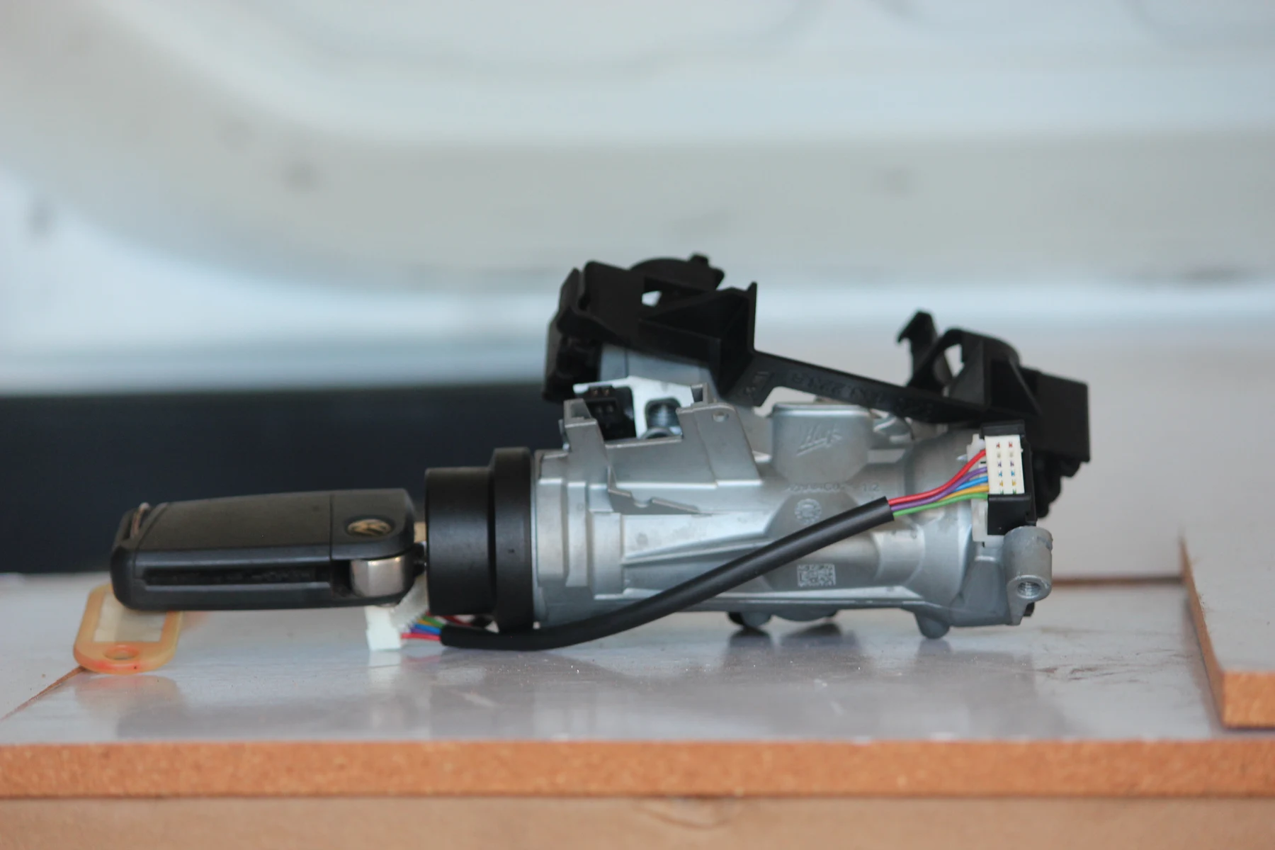 VW Golf Mk7 ignition lock and steering-column assembly with key