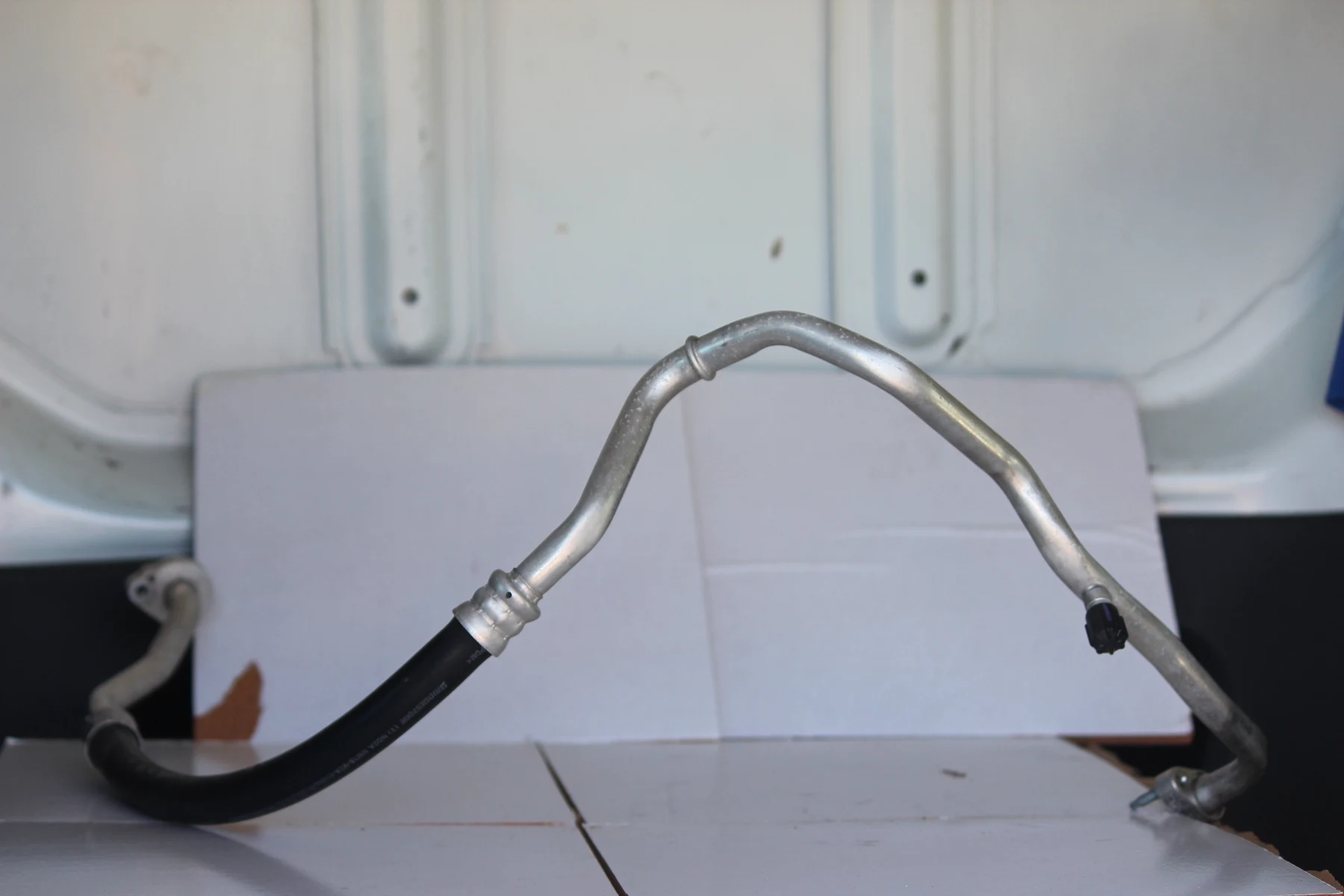Air-conditioning refrigerant hose assembly