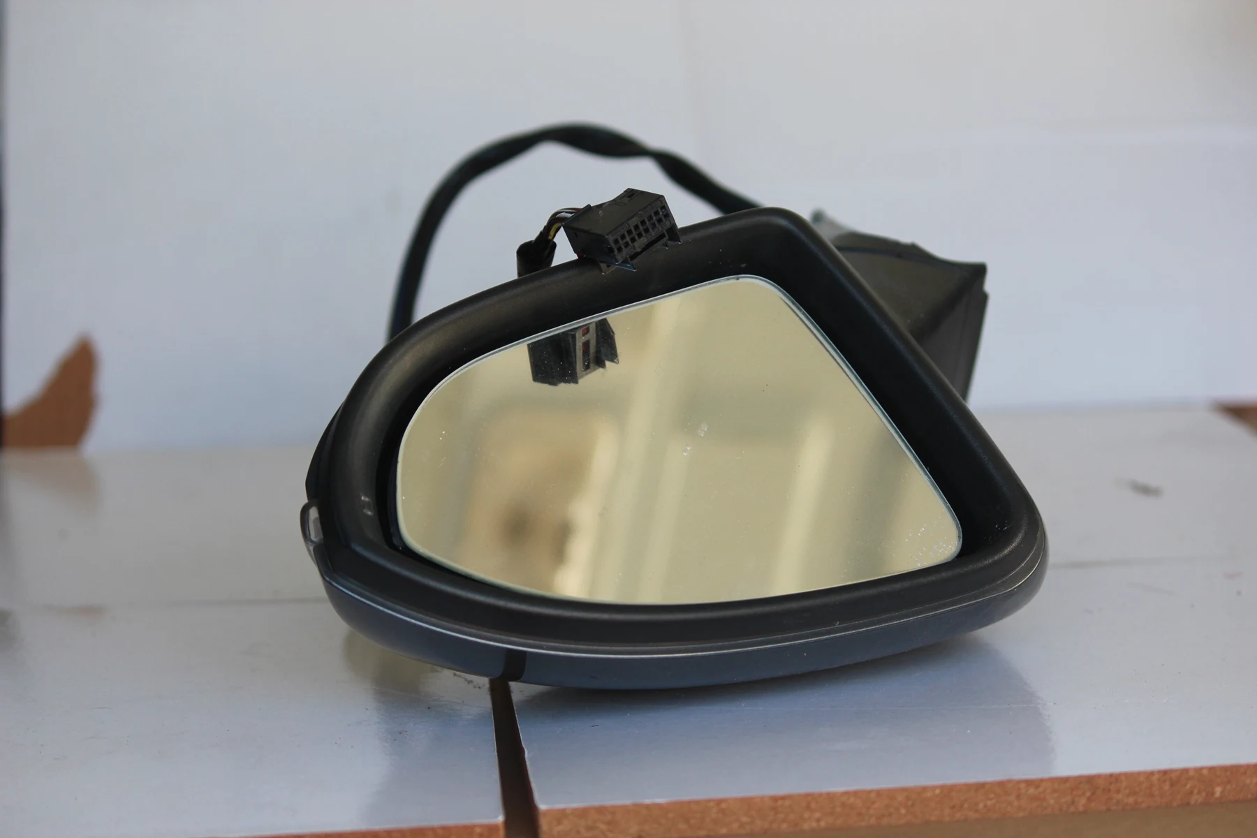 Right-hand exterior door mirror assembly