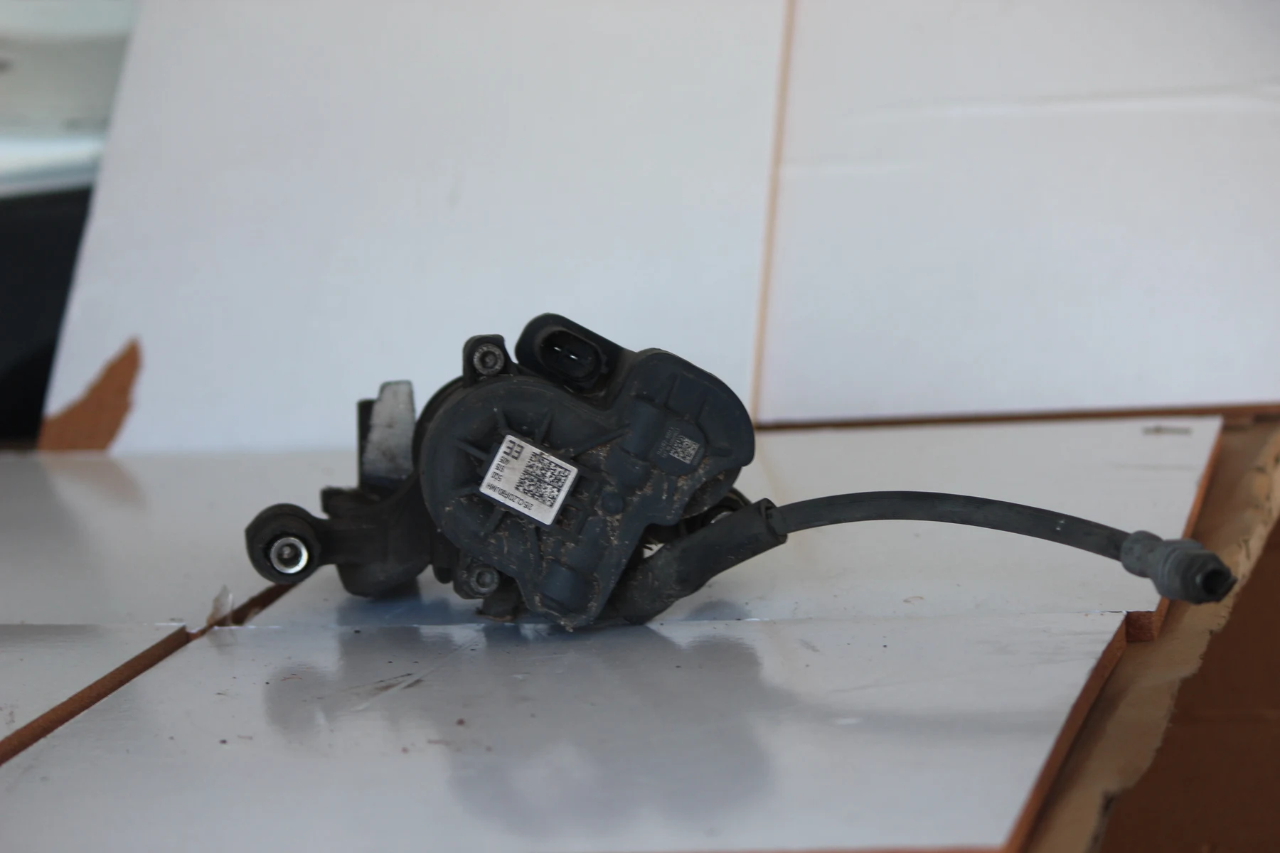 Rear brake caliper with electronic parking brake actuator